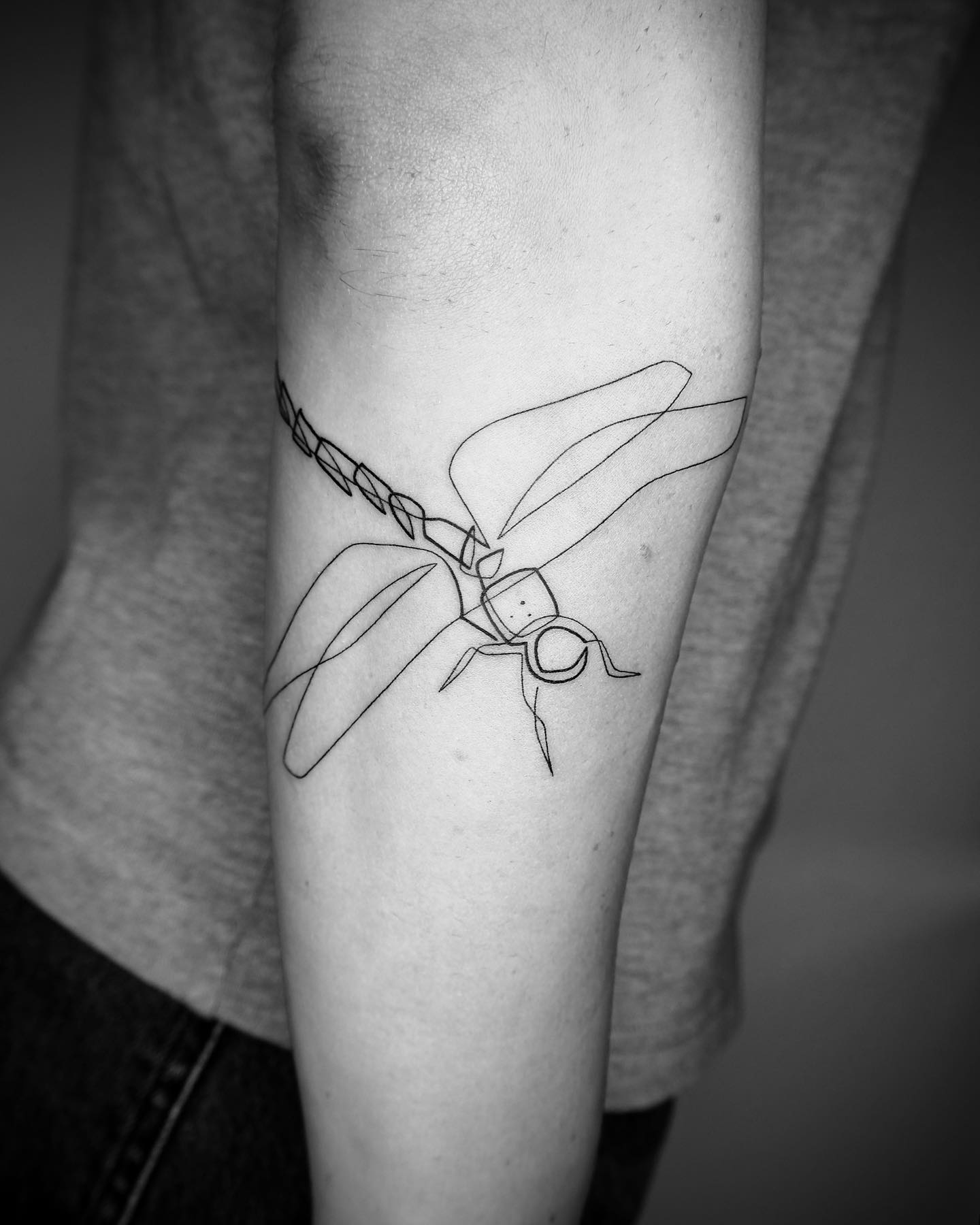 Cet artiste crée des tatouages captivants à l’aide d’une seule ligne (35 images)