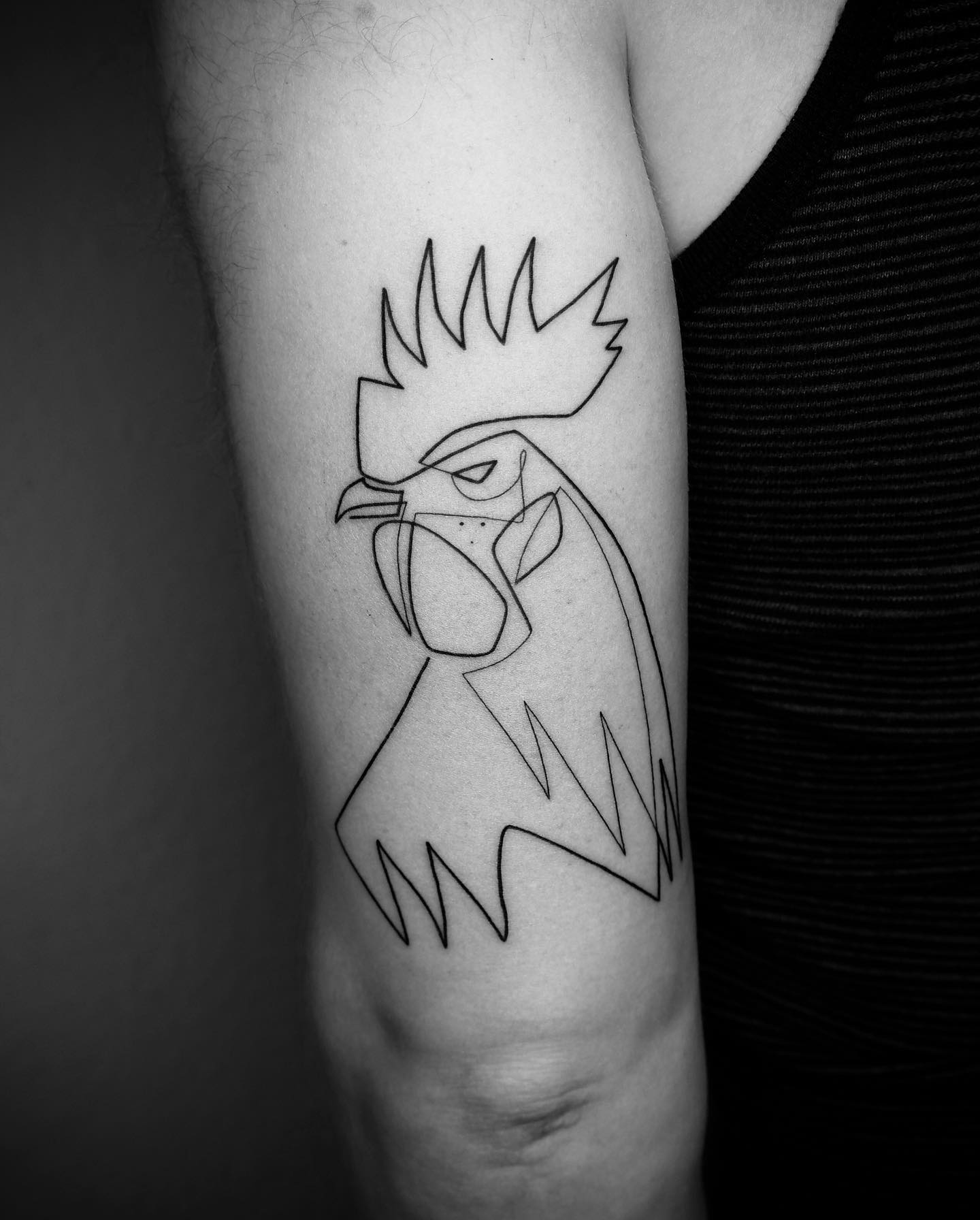 Cet artiste crée des tatouages captivants à l’aide d’une seule ligne (35 images)