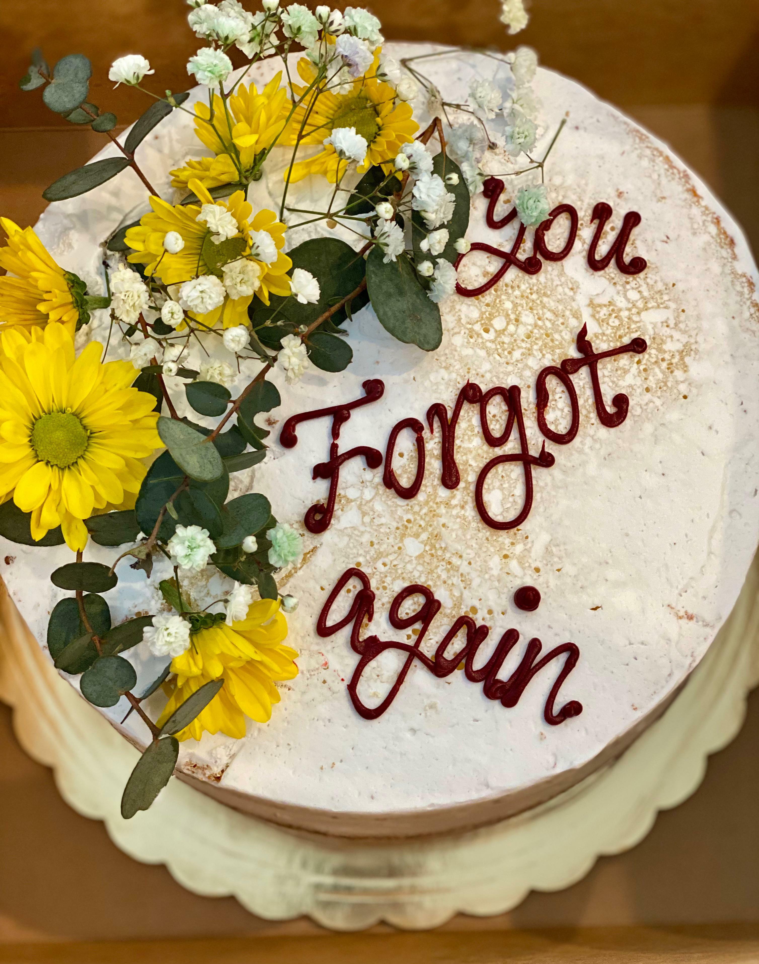 J'ai acheté un gâteau de luxe pour mon mari à l'occasion de notre anniversaire de mariage.