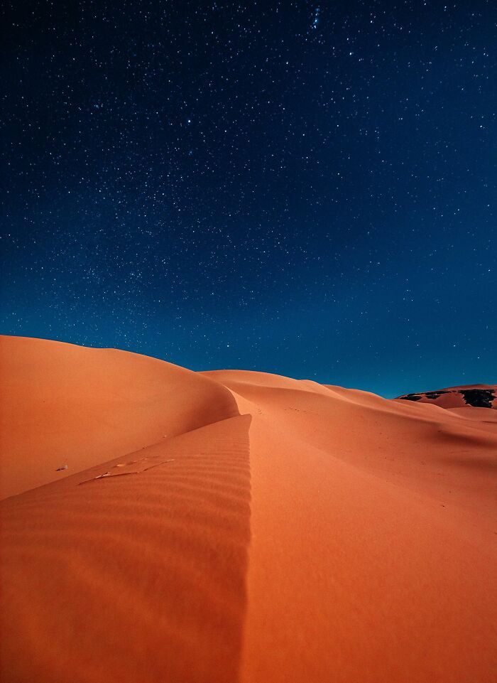 Le Sahara algérien de nuit. Sans pollution lumineuse, le ciel est vraiment incroyable.