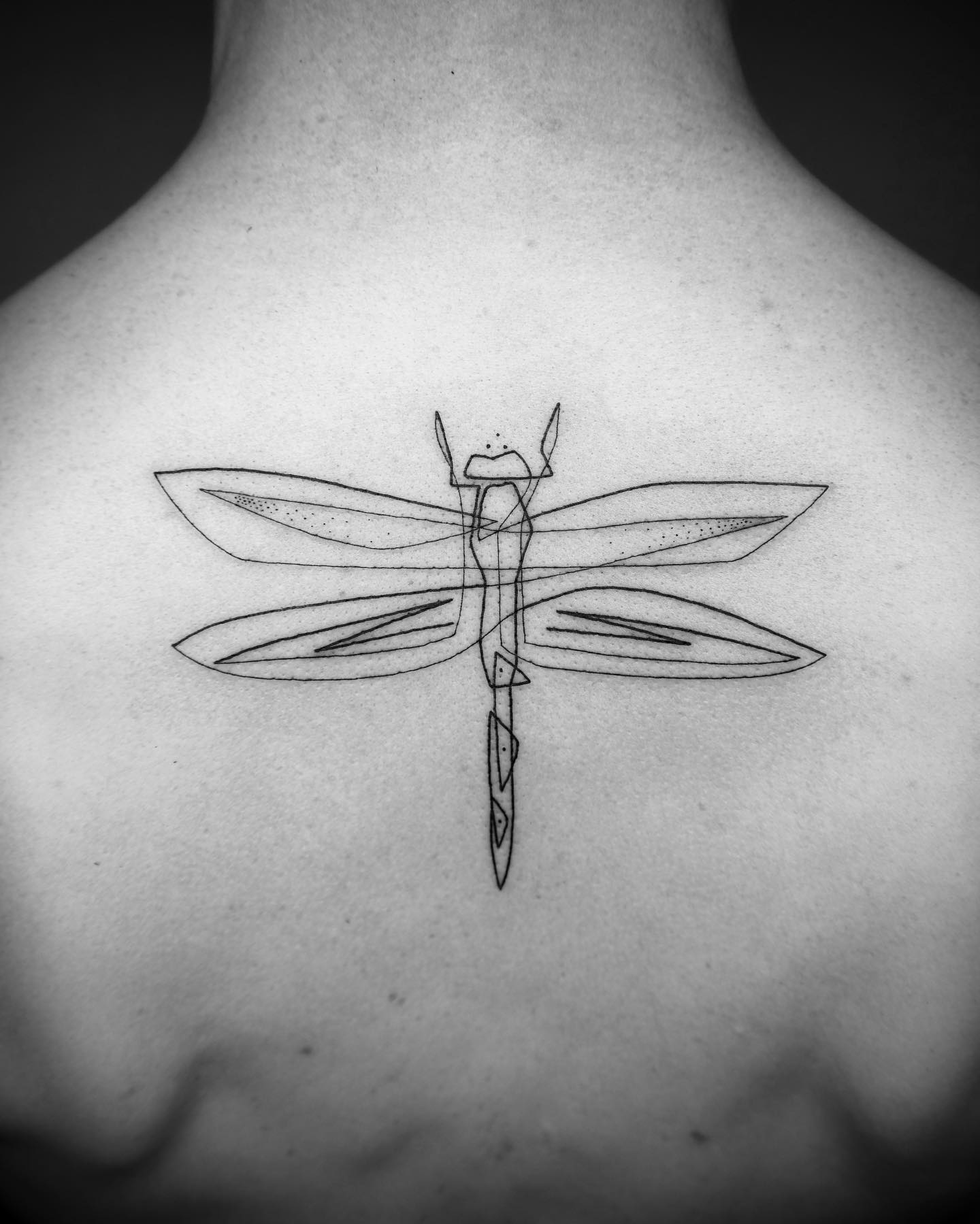 Cet artiste crée des tatouages captivants à l’aide d’une seule ligne (35 images)