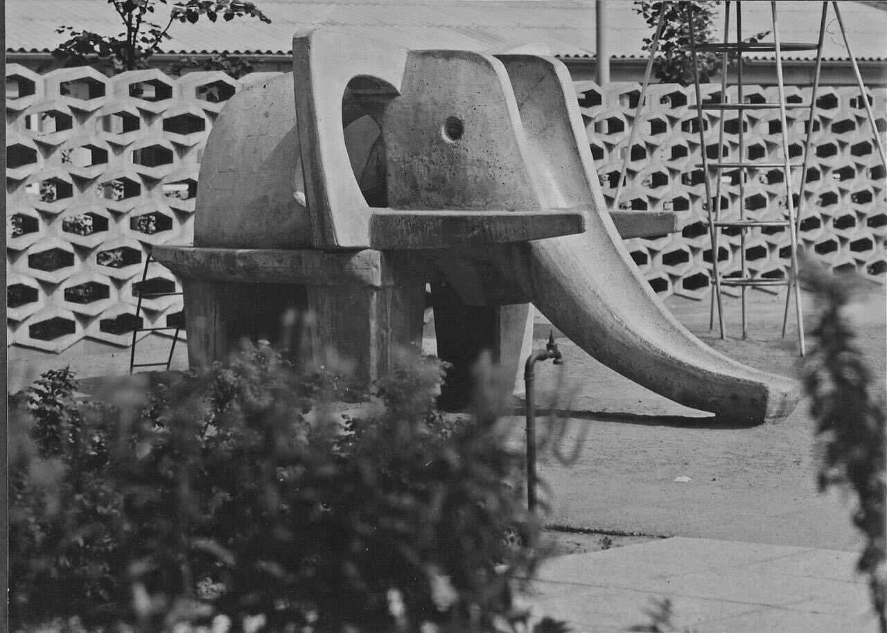 toboggan à éléphants préfabriqué à dresde, allemagne de l’est, vers 1965 #sicmod