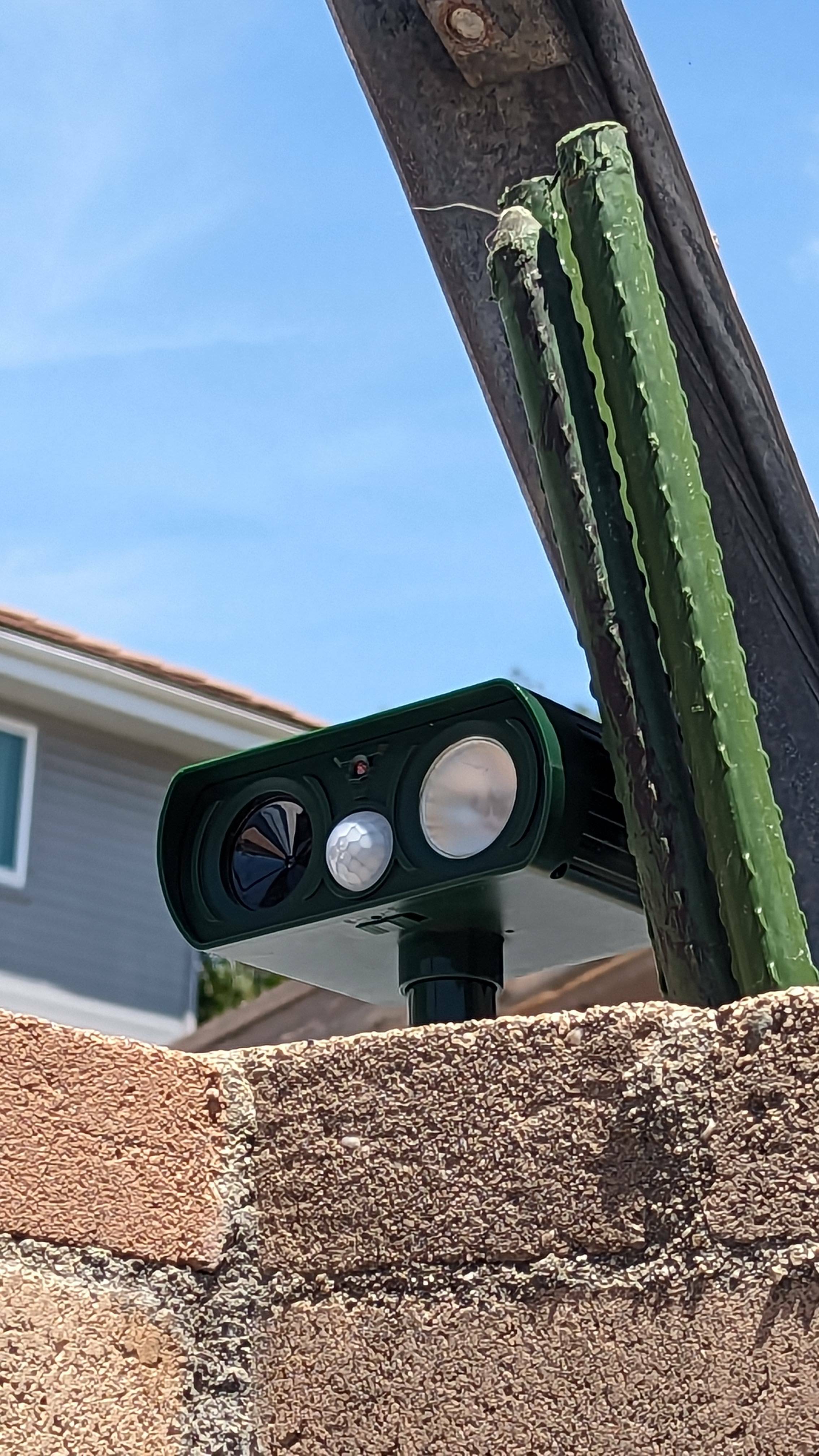 Qu'est-ce que c'est que cette caméra que mes voisins ont pointée sur mon jardin ?