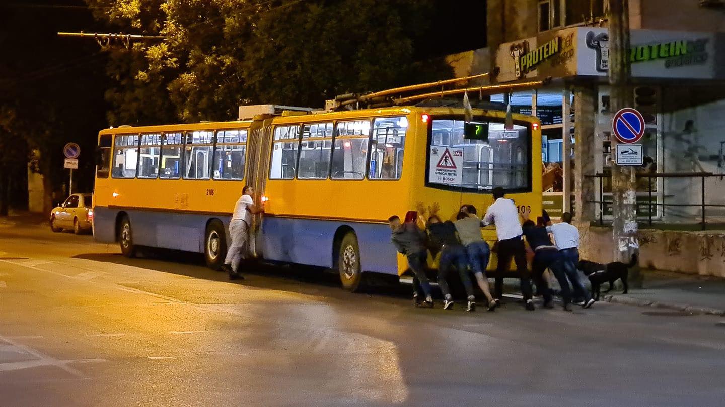 Il n’y a qu’en Bulgarie que tu transportes le bus
