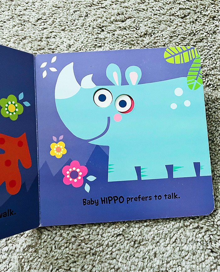 L’hippopotame du livre de bibliothèque de mon enfant est en fait un rhinocéros.