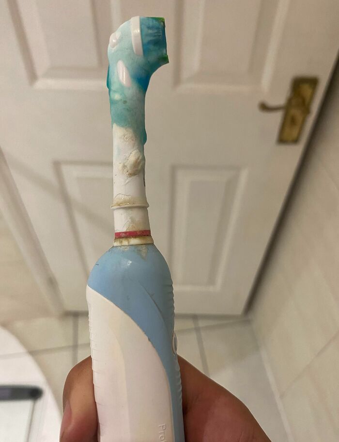 la brosse à dents de ma soeur