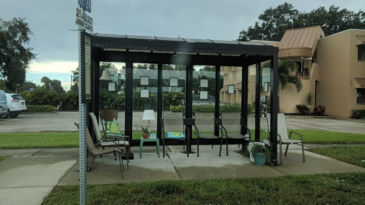 salon de l’arrêt de bus à melbourne, floride