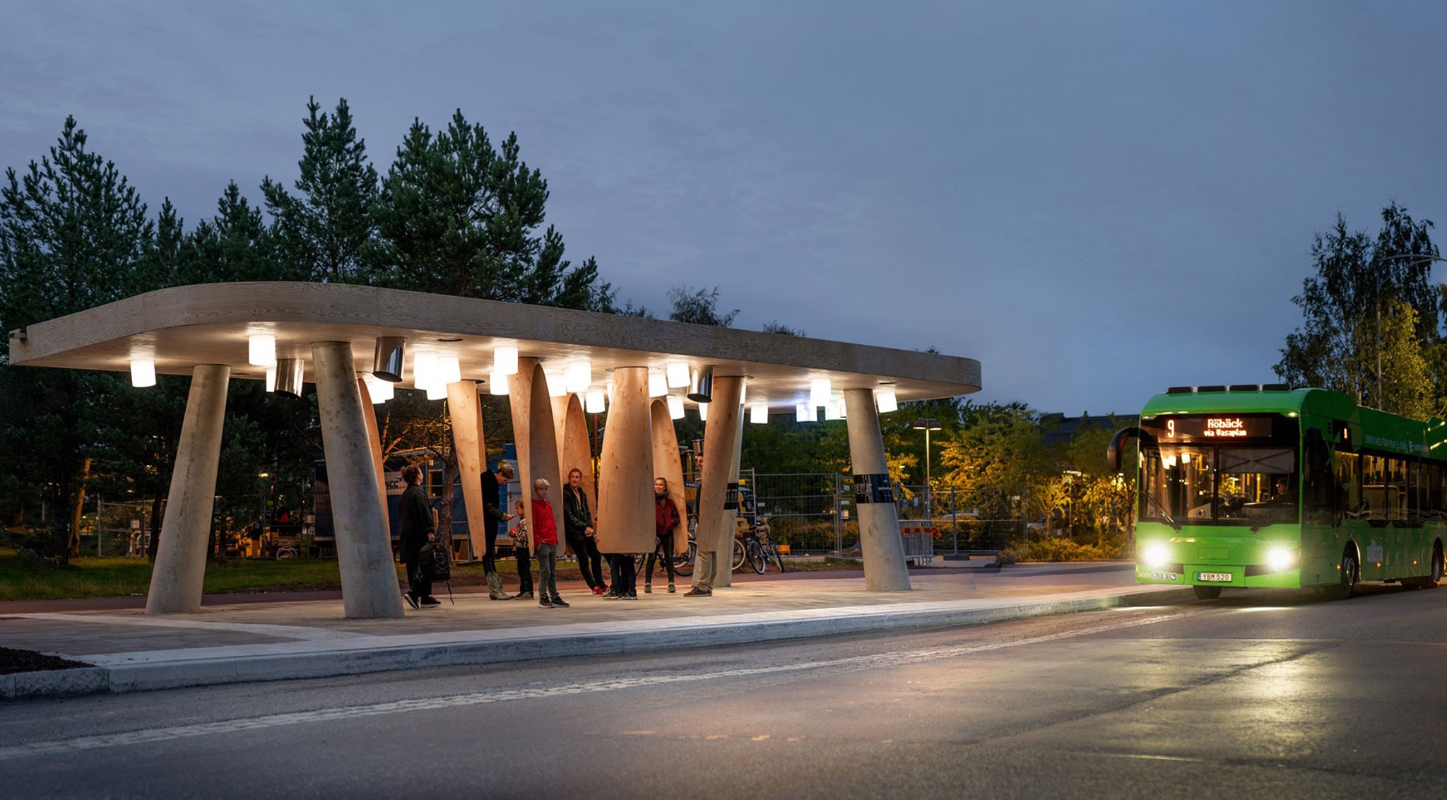 arrêt de bus moderne en Suède