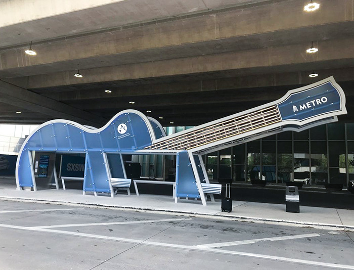 arrêt de bus guitare à l’aéroport international d’austin-bergstrom