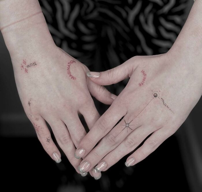 tatouages simples pour les mains