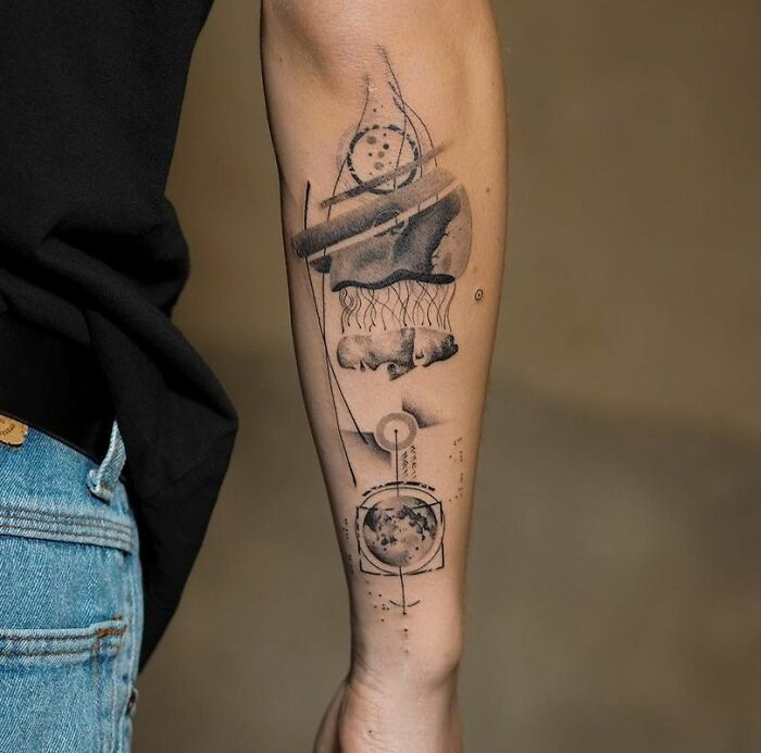 tatouage abstrait sur le bras
