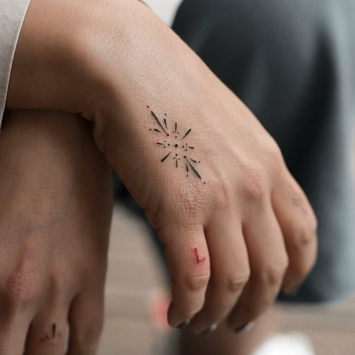 tatouage ornemental de la main