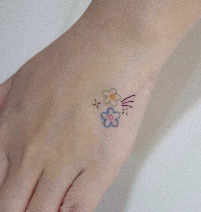 tatouage mignon sur la main
