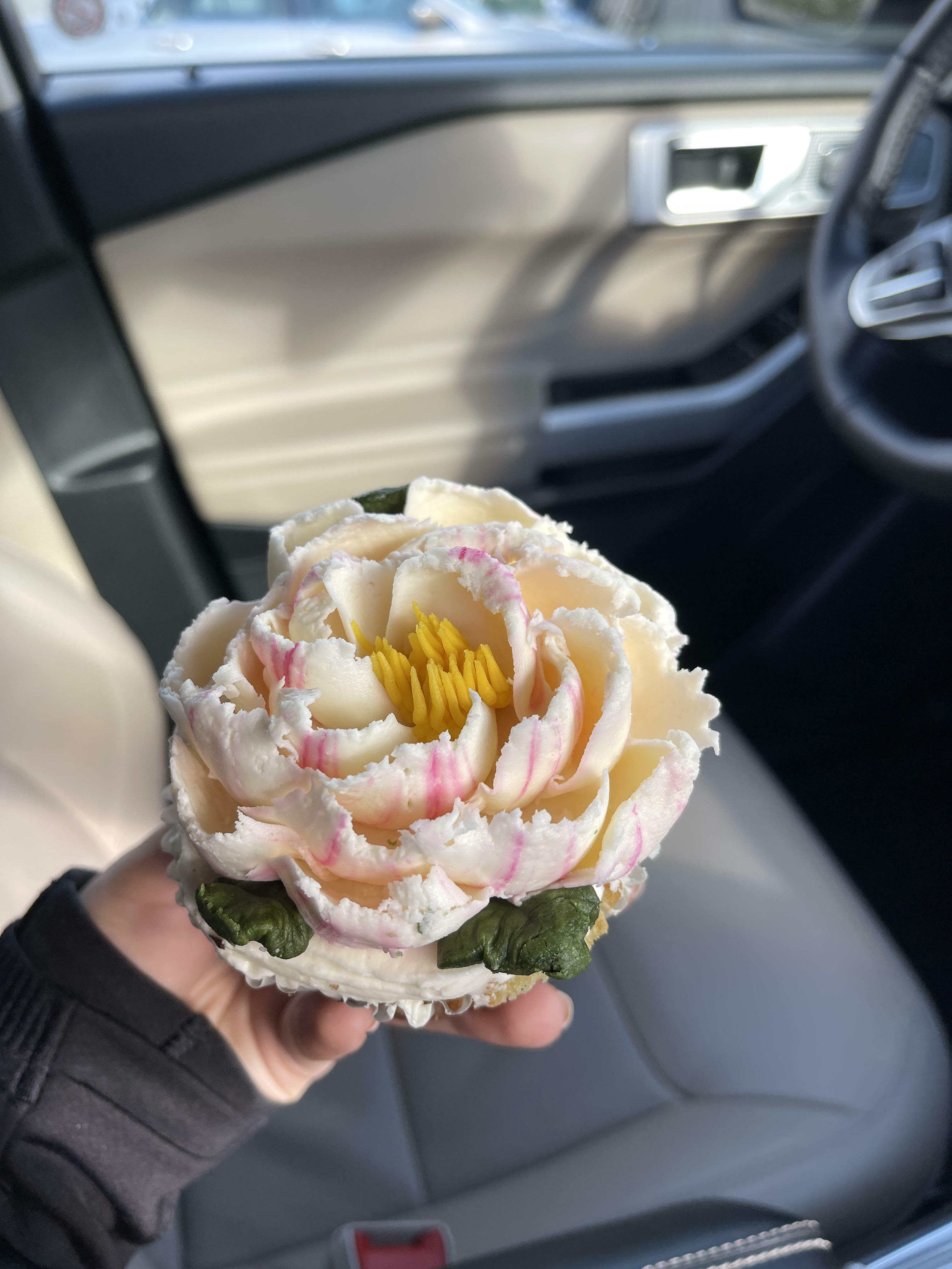 cupcake à la vanille avec glaçage au babeurre