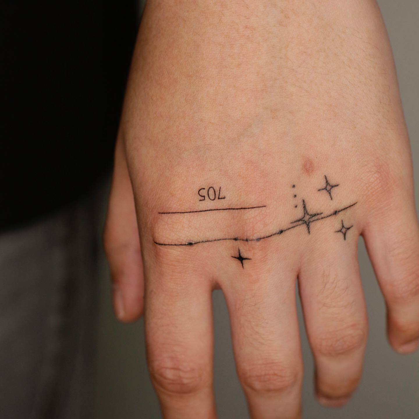 tatouage simple pour les mains