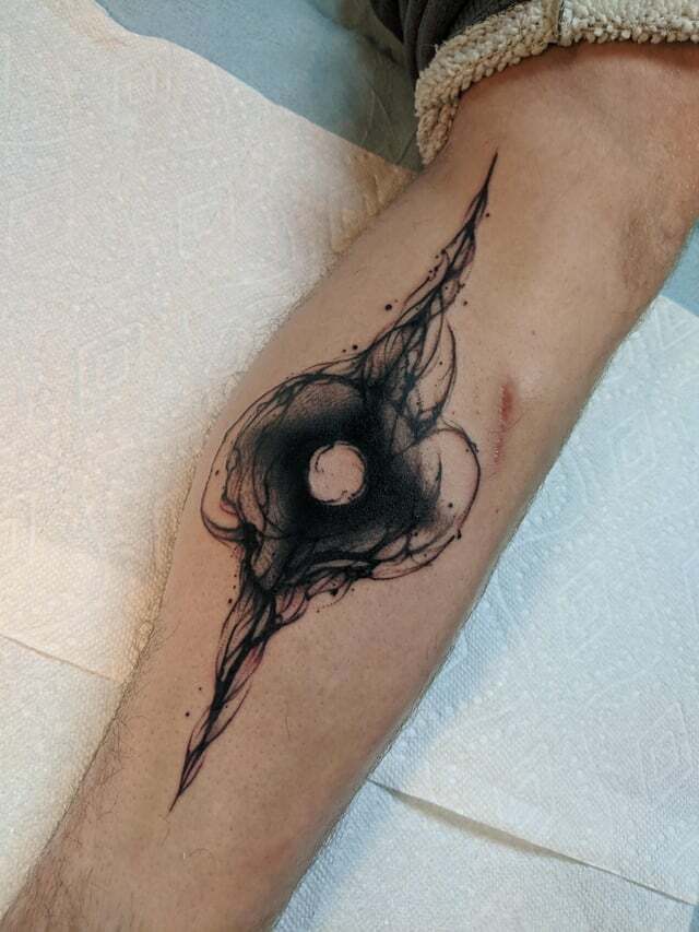 tatouage abstrait noir