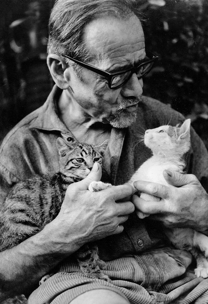 Mon arrière-grand-père dans les années 1950, qui comme moi aimait les chats