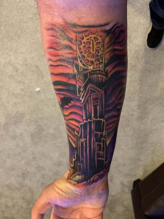 tatouage de l’oeil de Sauron