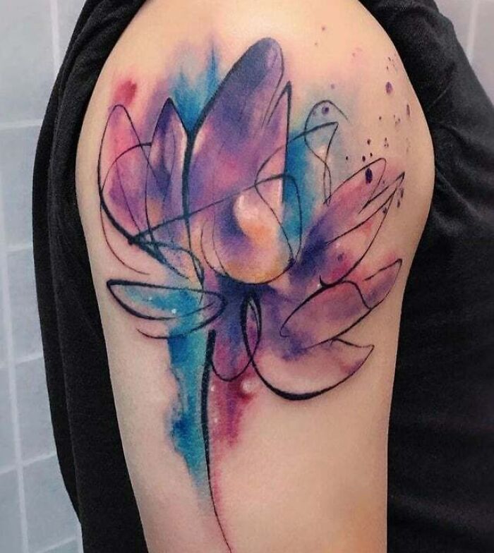 tatouage abstrait de lotus en aquarelle