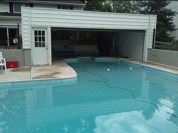 Certains garages ont un banc à outils, d’autres ont une piscine (338 800 $ dans l’ohio).