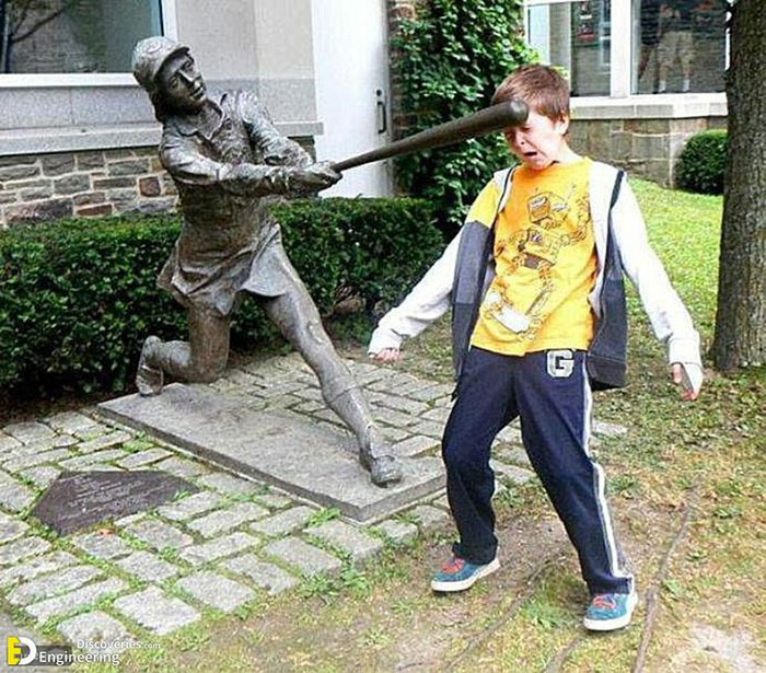 78 People Who Made The Absolute Most Of A Photo With A Statue And Ended Up Online