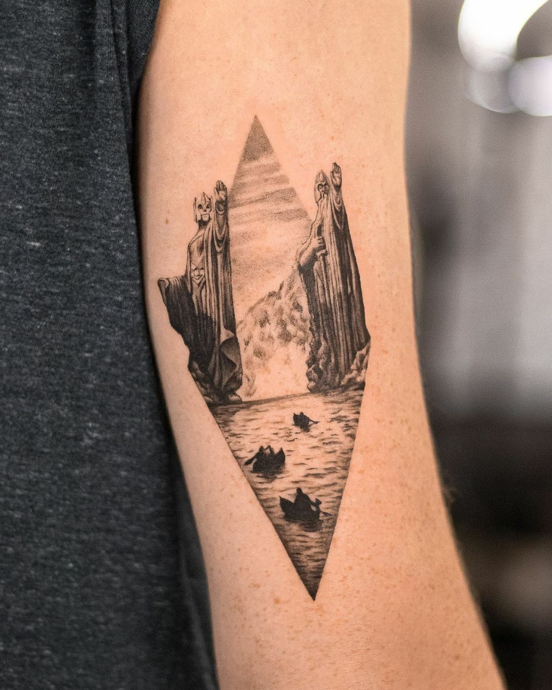 les portes d’argonath et la rivière anduin tattoo