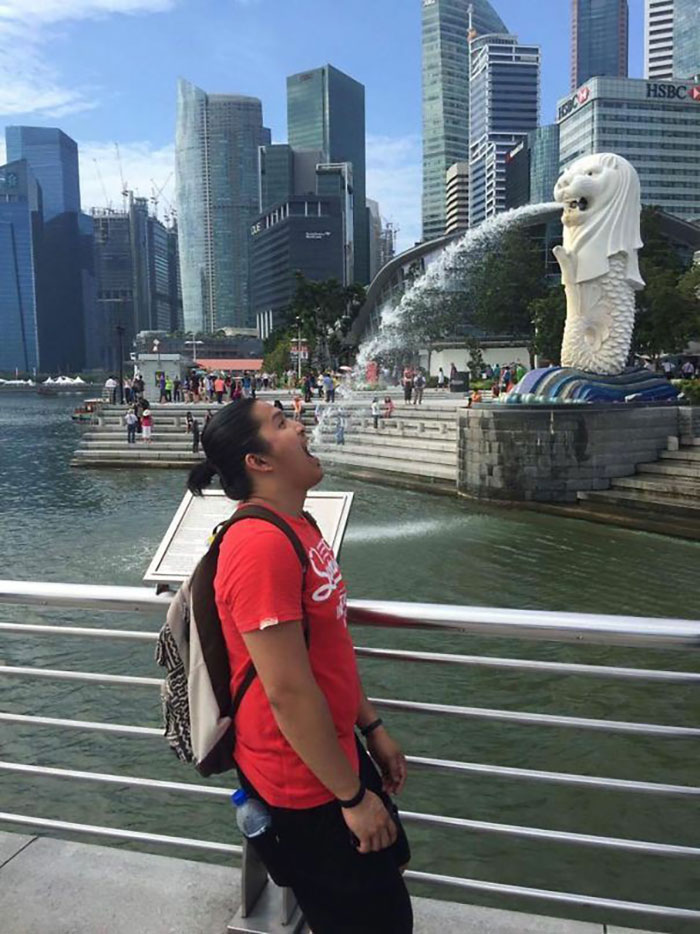 78 People Who Made The Absolute Most Of A Photo With A Statue And Ended Up Online