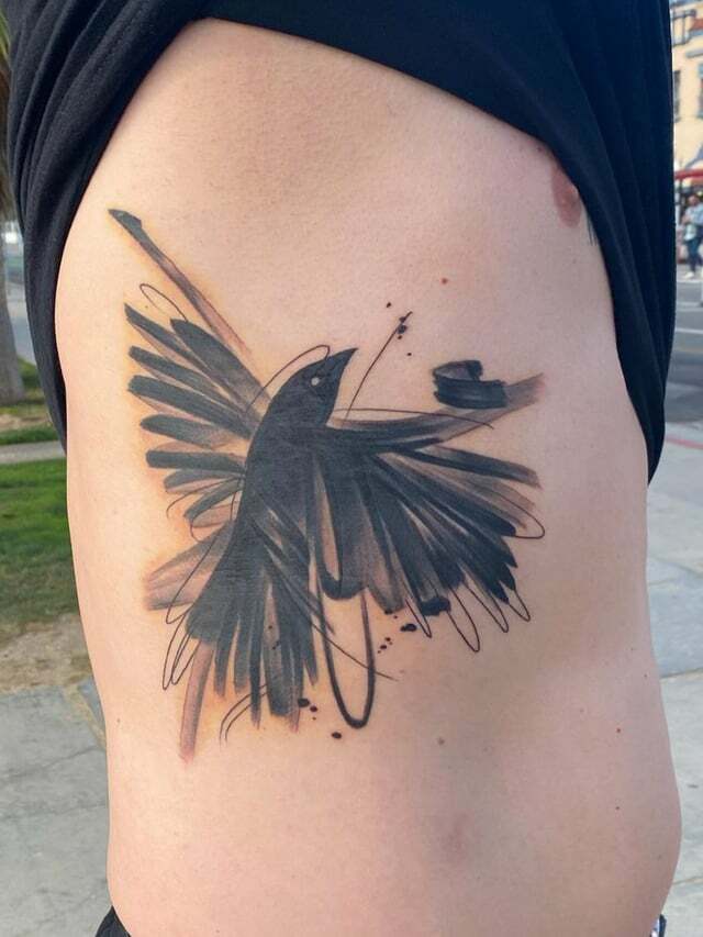 tatouage abstrait de corbeau