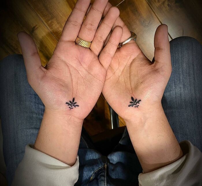 tatouages de petites palmes