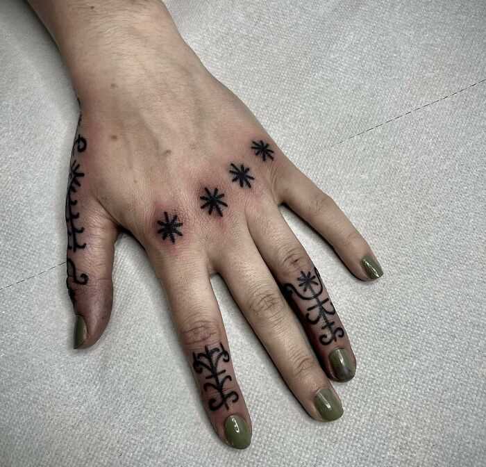 tatouages sur les mains