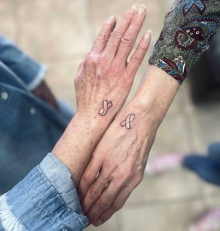 Des tatouages de sensibilisation au cancer du poumon pour ces dames !