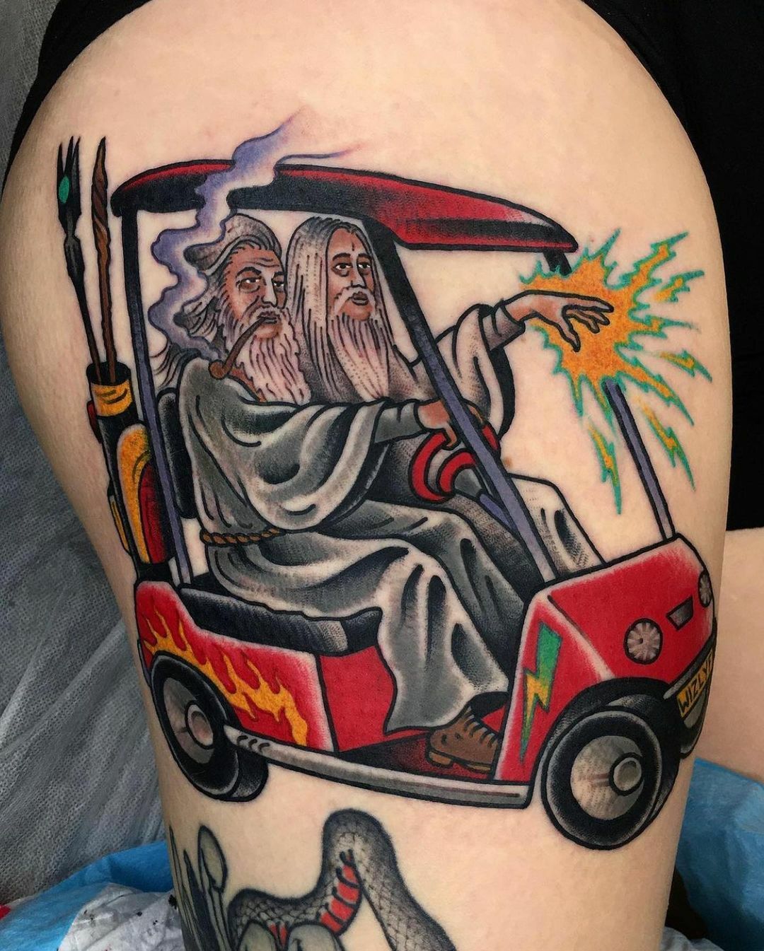 gandalf et saruman sur une voiturette de golf tattoo