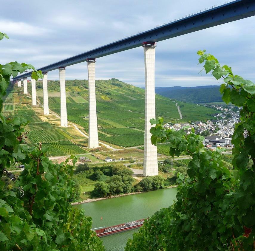 pont giantique en allemagne, 158 mètres de haut, 1702 mètres de long