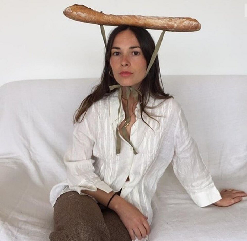 95 photos hilarantes de “baguettes dans des endroits inhabituels”, partagées par ce compte instagram.