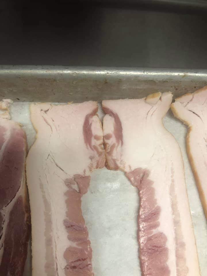 clown maléfique trouvé dans deux tranches de bacon