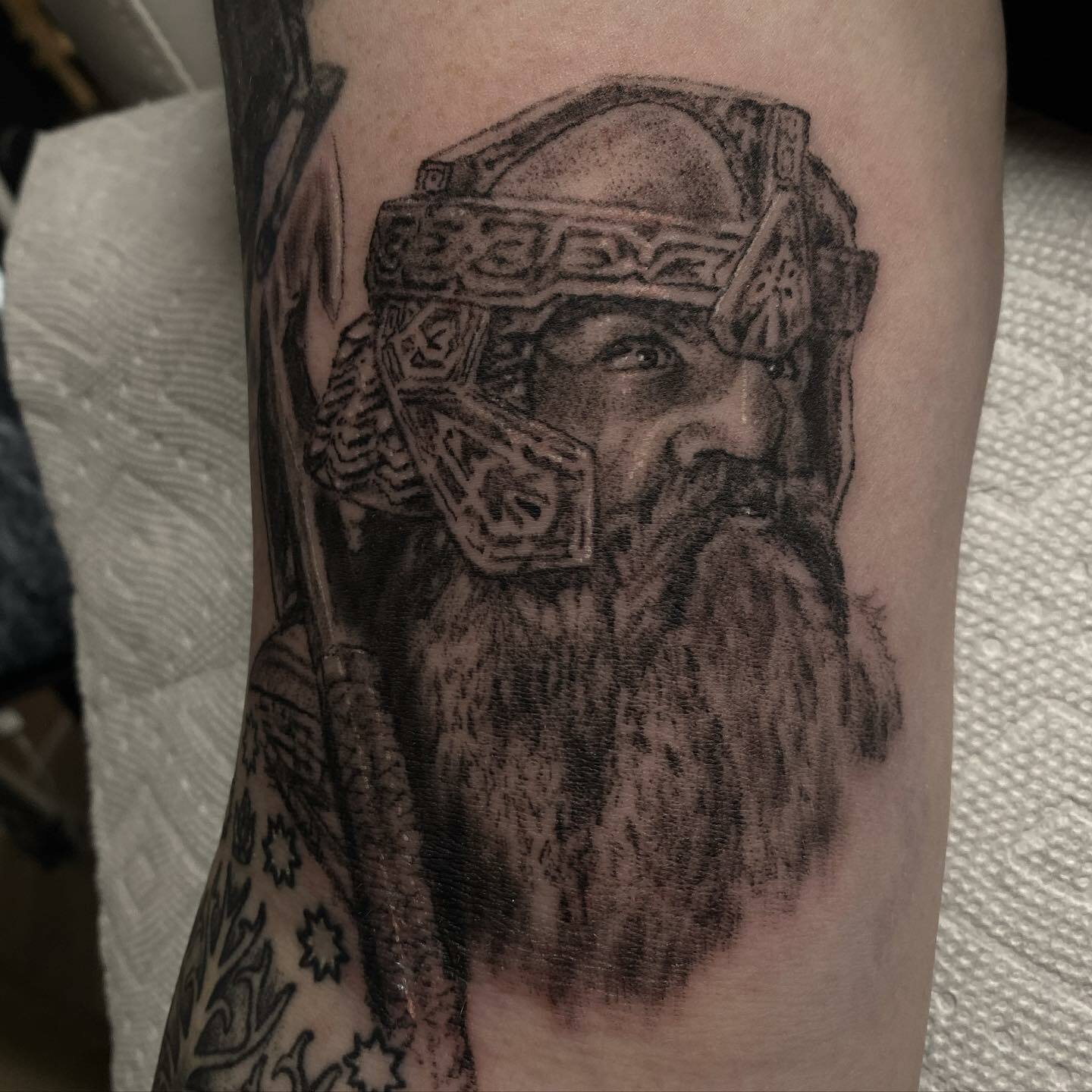 tatouage nain gimli seigneur des anneaux