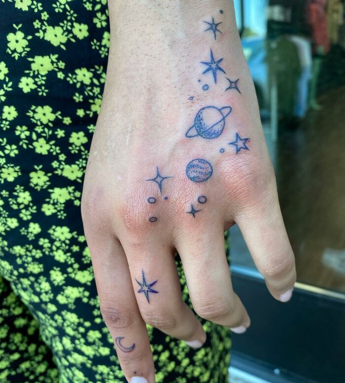 tatouage de l’espace bleu