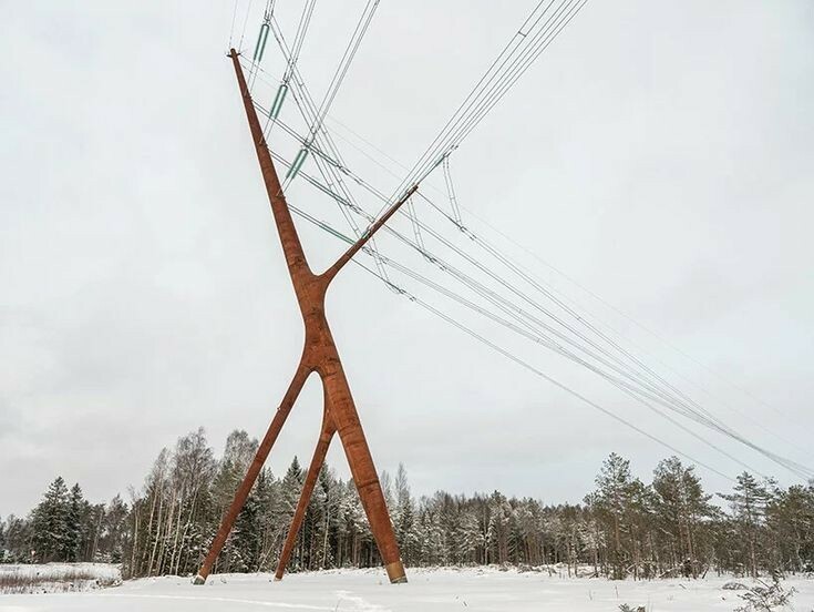 un nouveau pylône électrique à haute tension appelé “bog fox”, en estonie par part architects