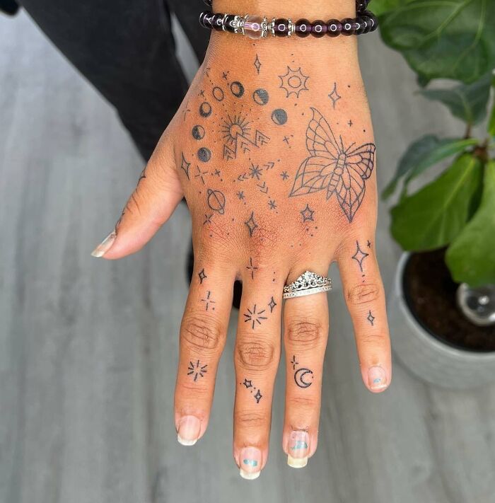 tatouages simples pour les mains