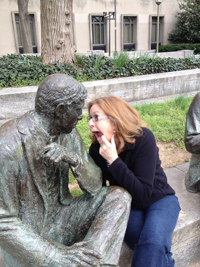 78 People Who Made The Absolute Most Of A Photo With A Statue And Ended Up Online