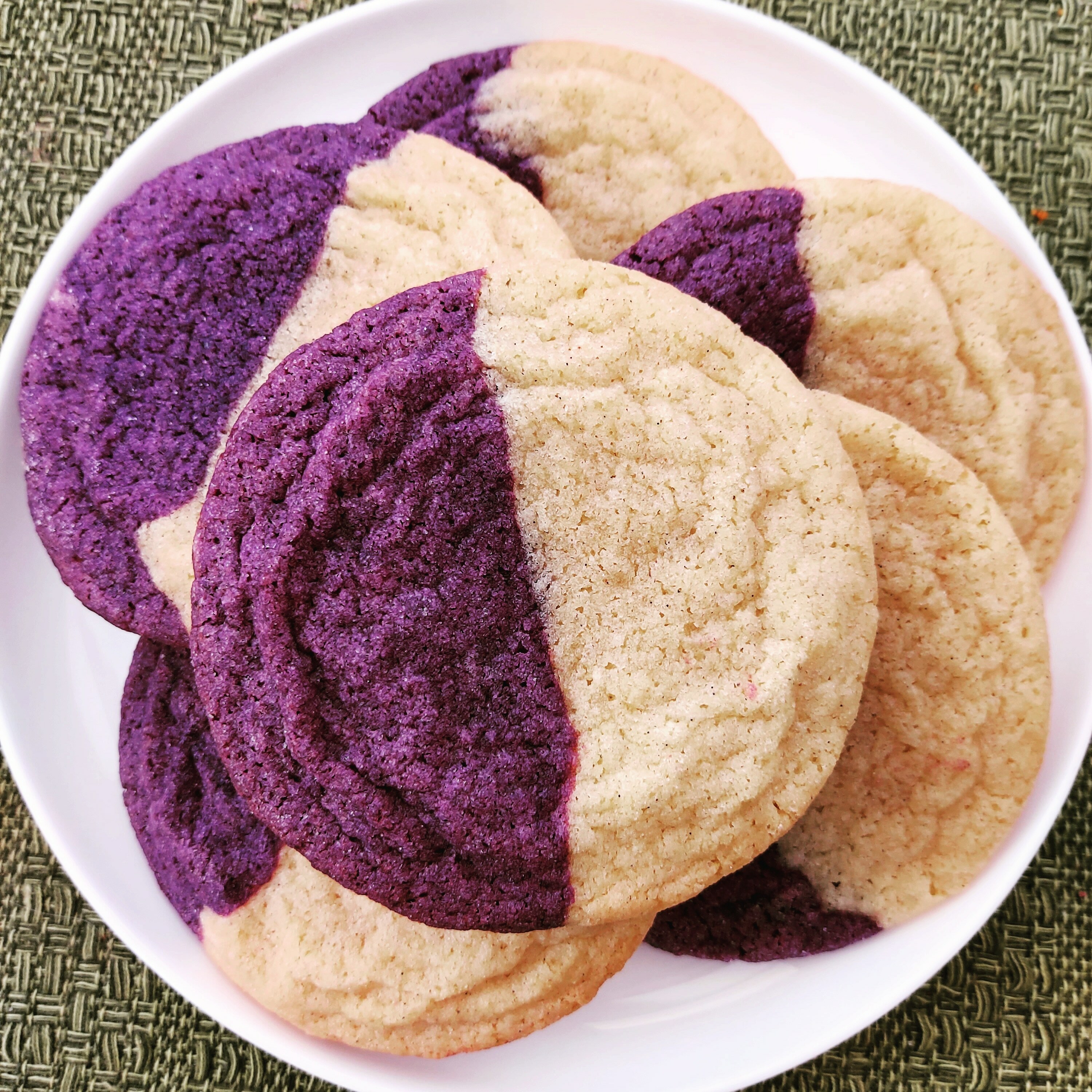 prépare des biscuits au sucre vanillé