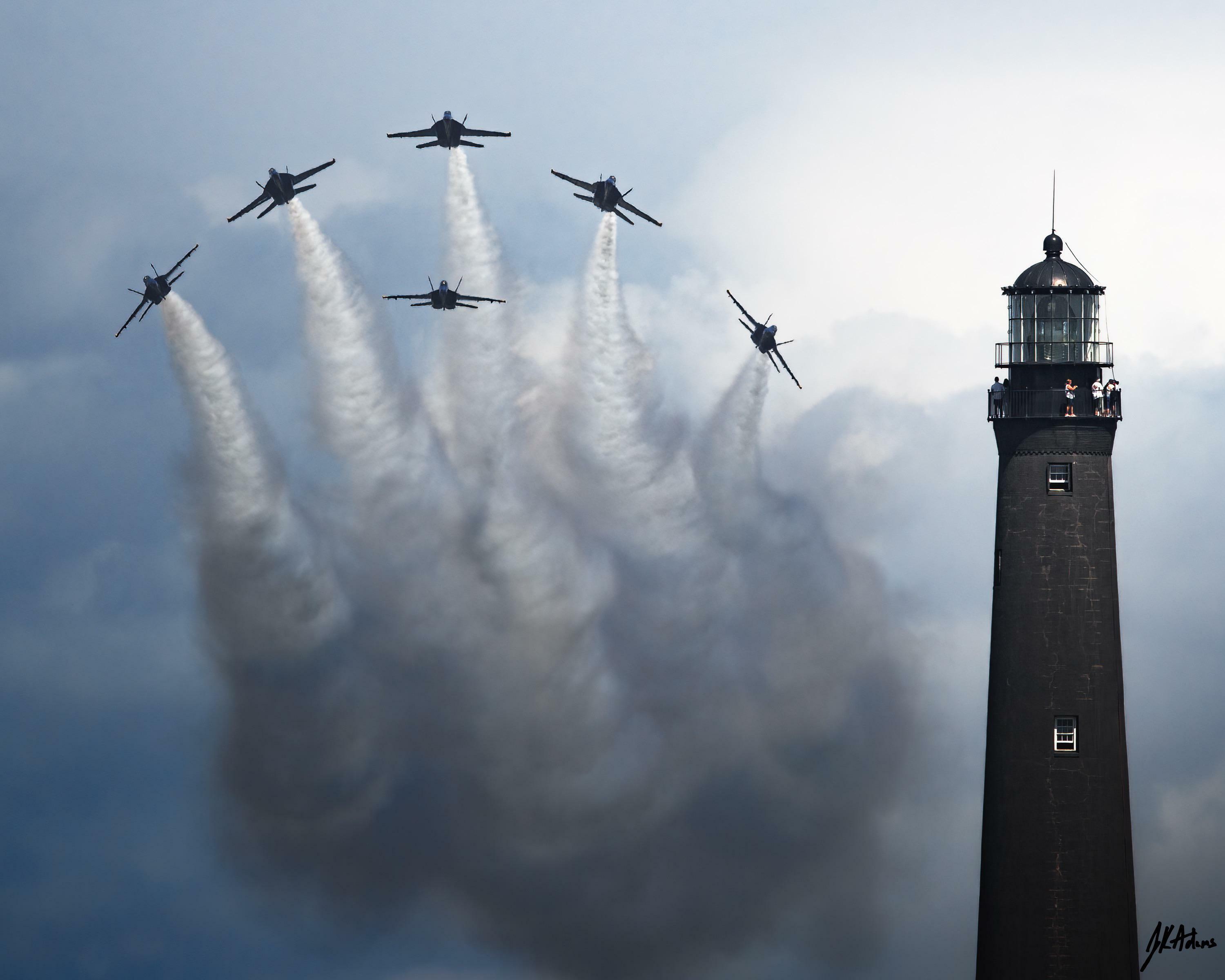 ITAP des Blue Angels et un phare