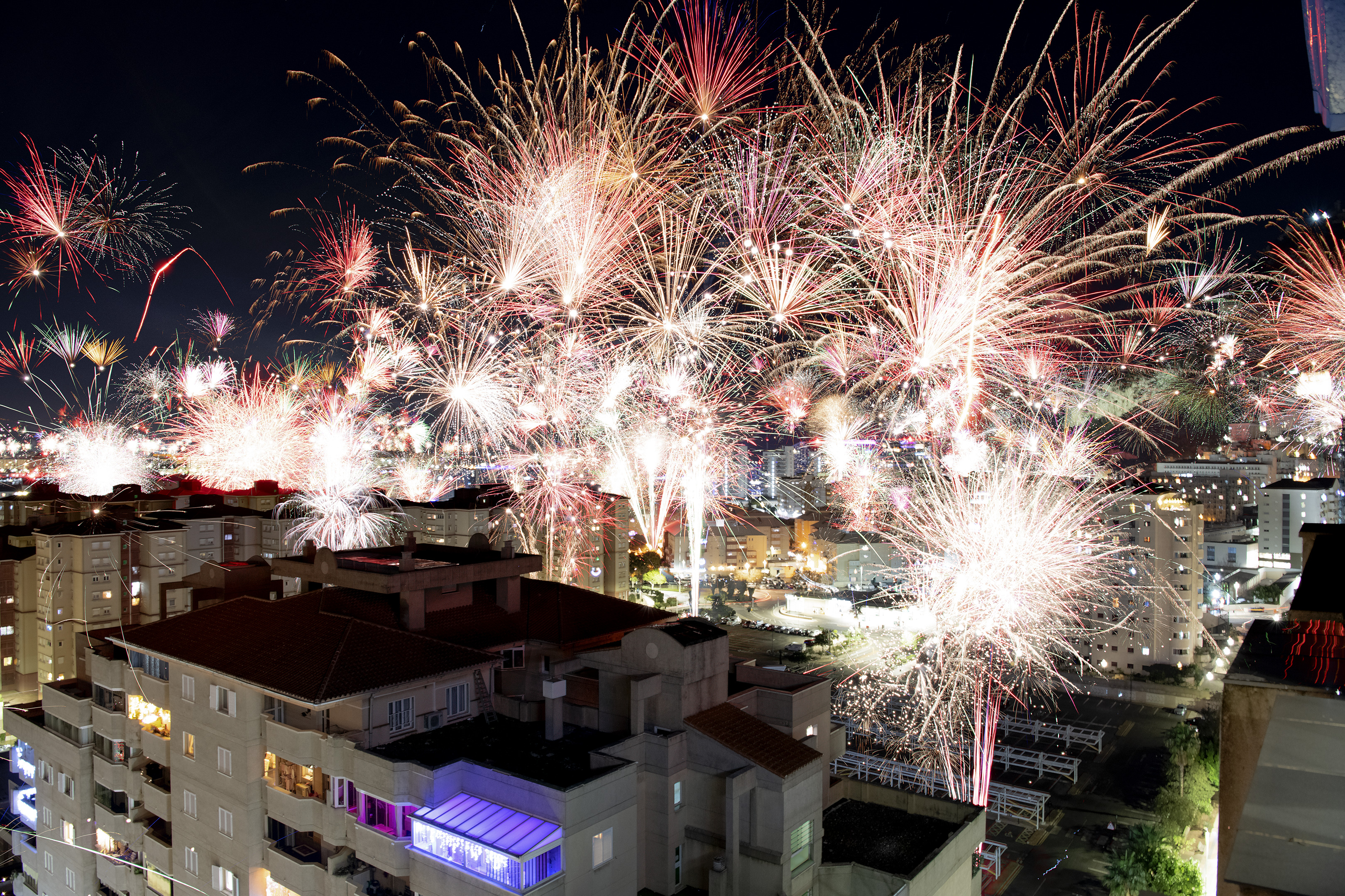 ITAP 15 minutes de feux d'artifice à minuit