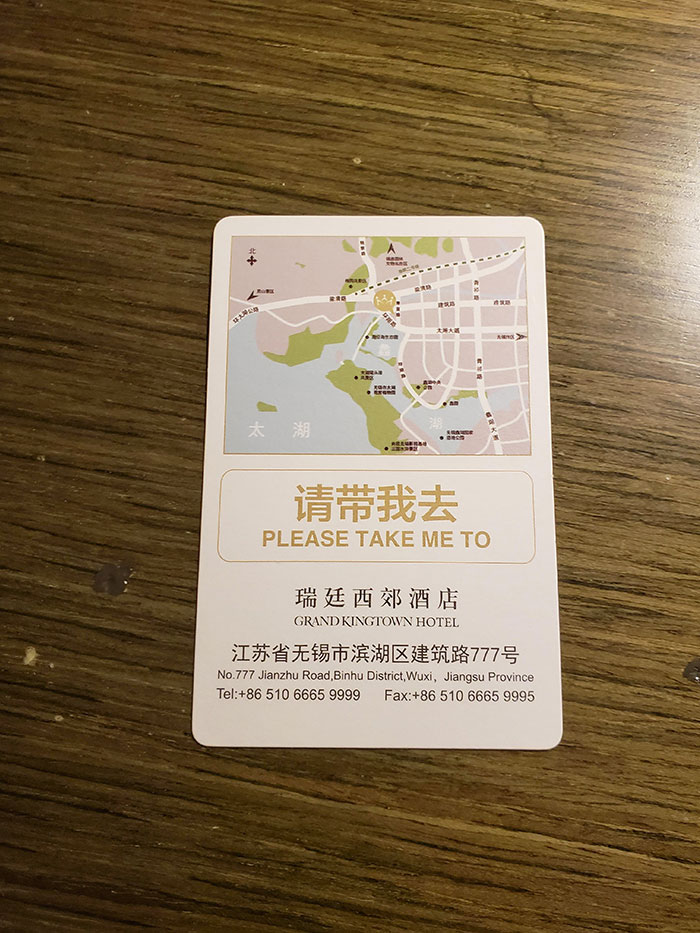 Mon hôtel en Chine a une carte à donner au chauffeur de taxi pour que tu puisses retrouver ton chemin.