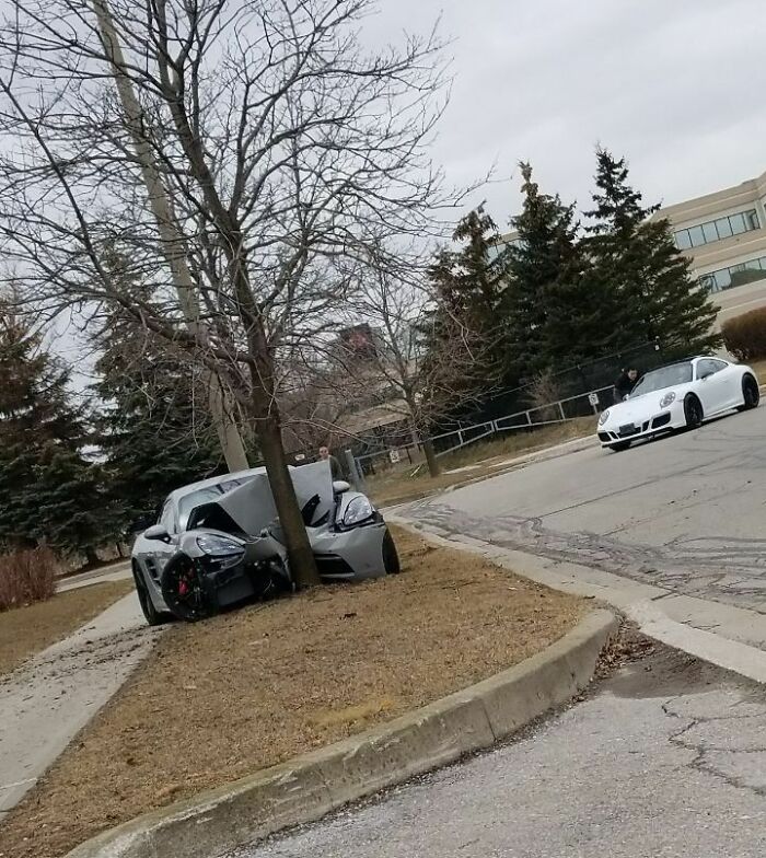 Un ami écrase une Porsche lors d’un essai routier au premier virage de la concession.