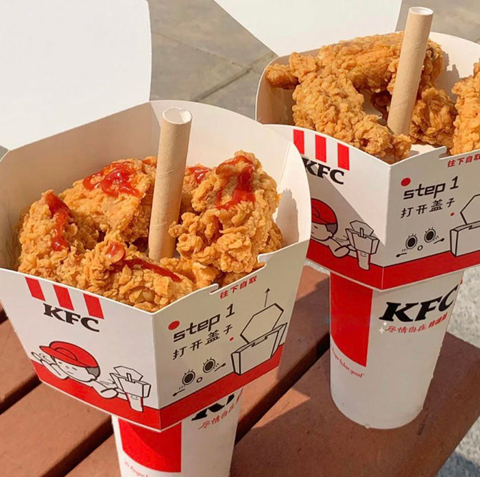 KFC Chine propose un poulet frit 2-en-1 plus un coca, connu sous le nom de « Lazy Cup ».