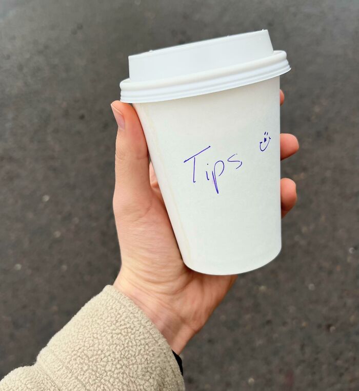 Découverte malheureuse sur le côté de ma tasse de café. Je parie que mon système immunitaire ne l’a pas vu venir.