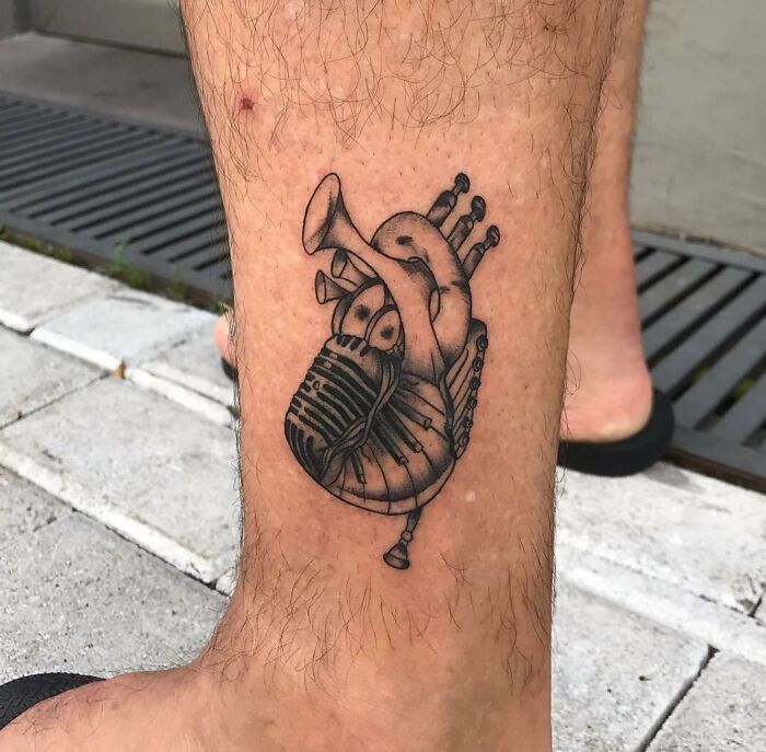 Tatouage de cœur musical