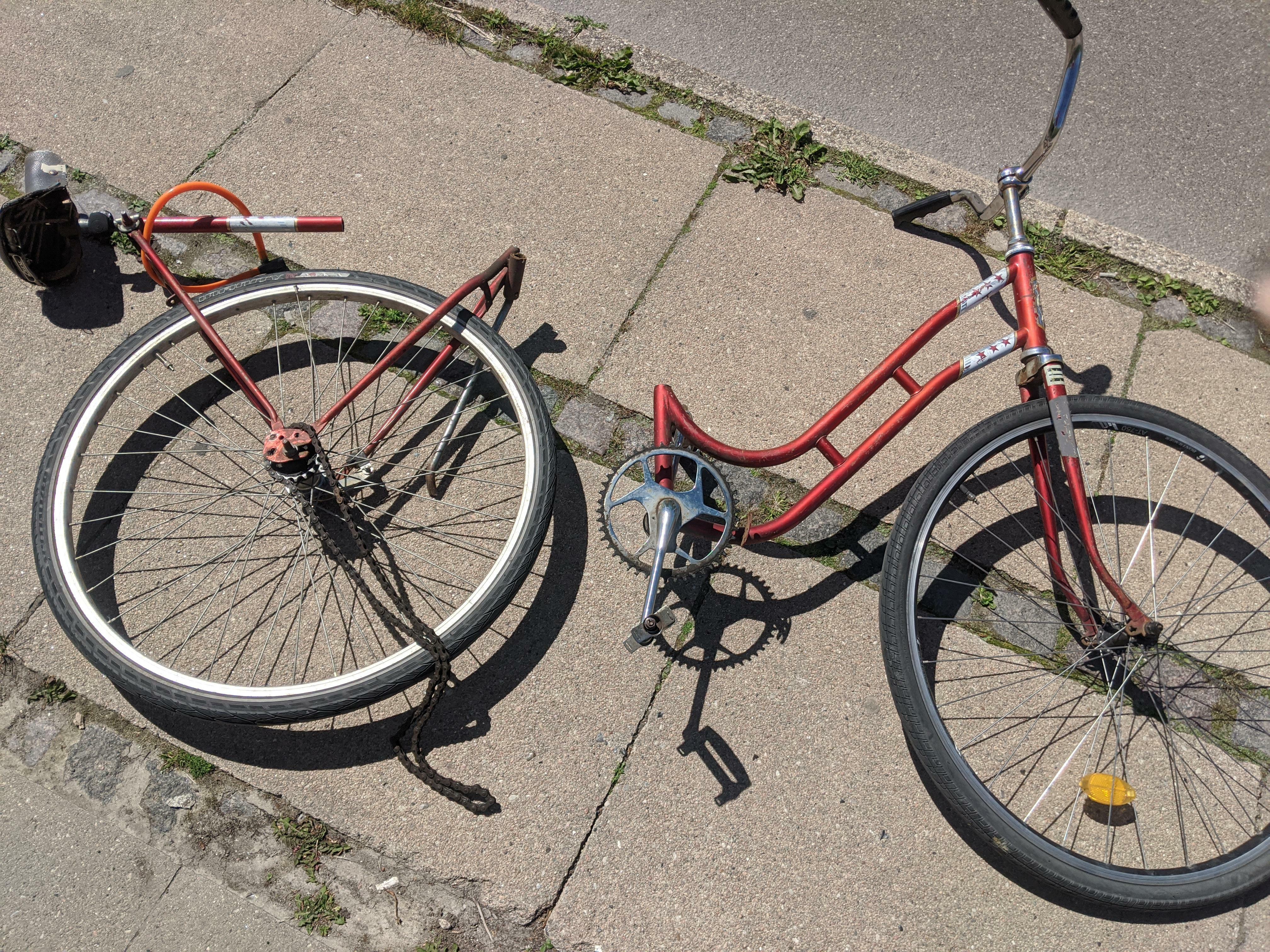 Mon vélo s'est cassé en deux à 8 kilomètres de chez moi