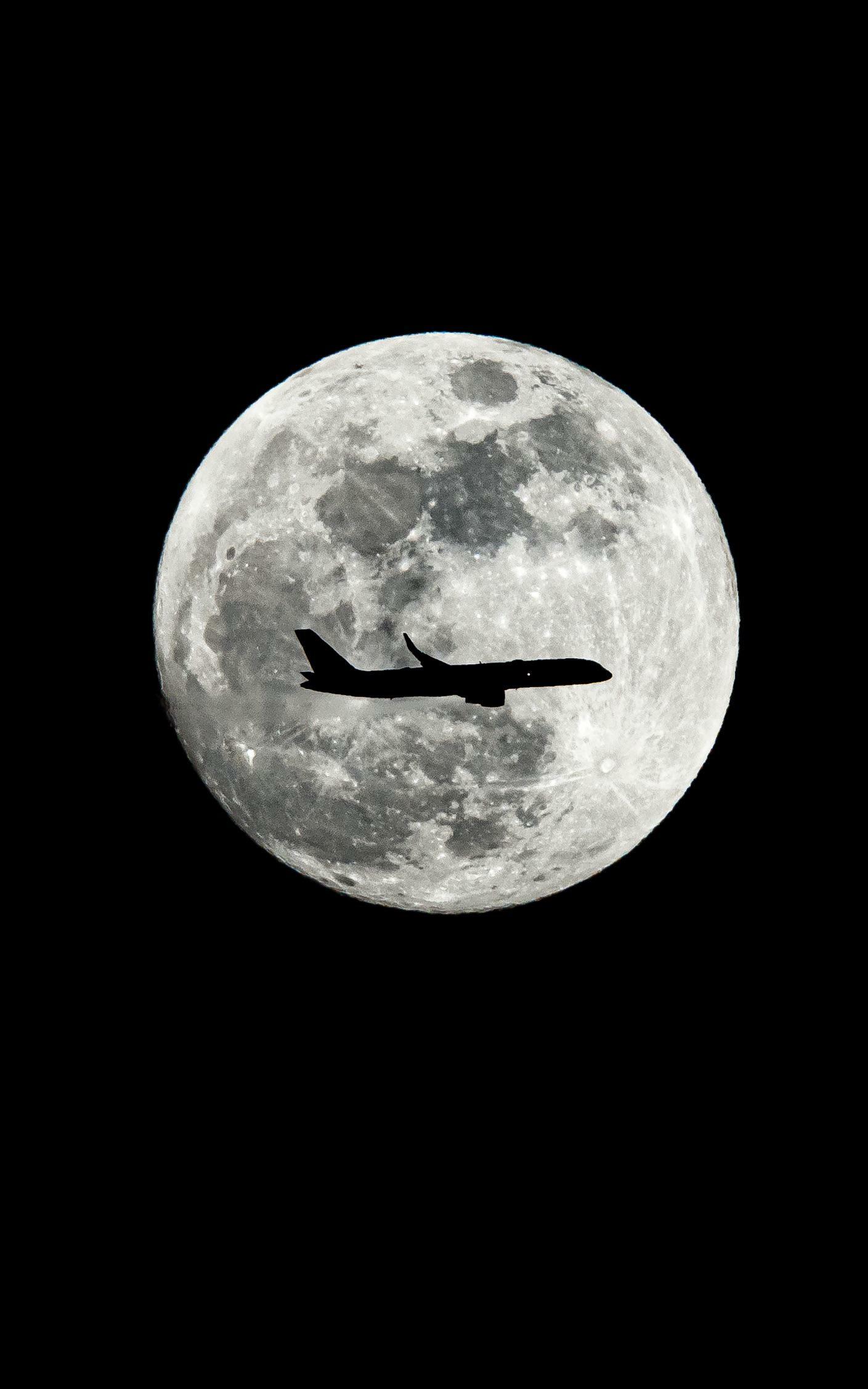 ITAP d’un avion passant devant la lune